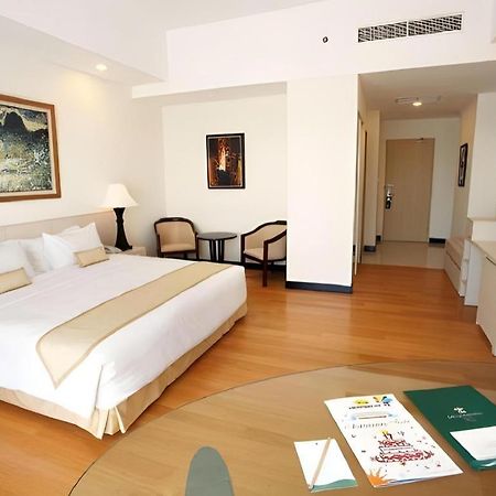 Sintesa Peninsula Hotel Manado Eksteriør billede