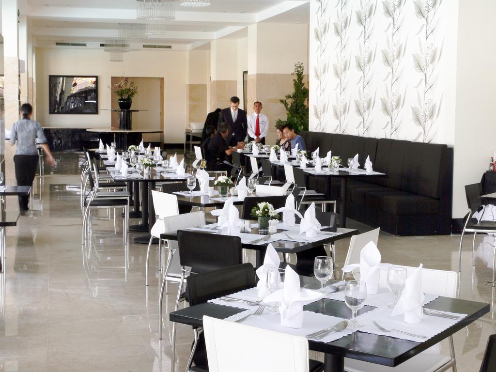 Sintesa Peninsula Hotel Manado Eksteriør billede