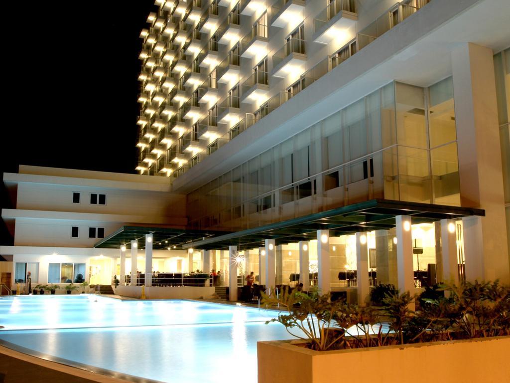 Sintesa Peninsula Hotel Manado Eksteriør billede