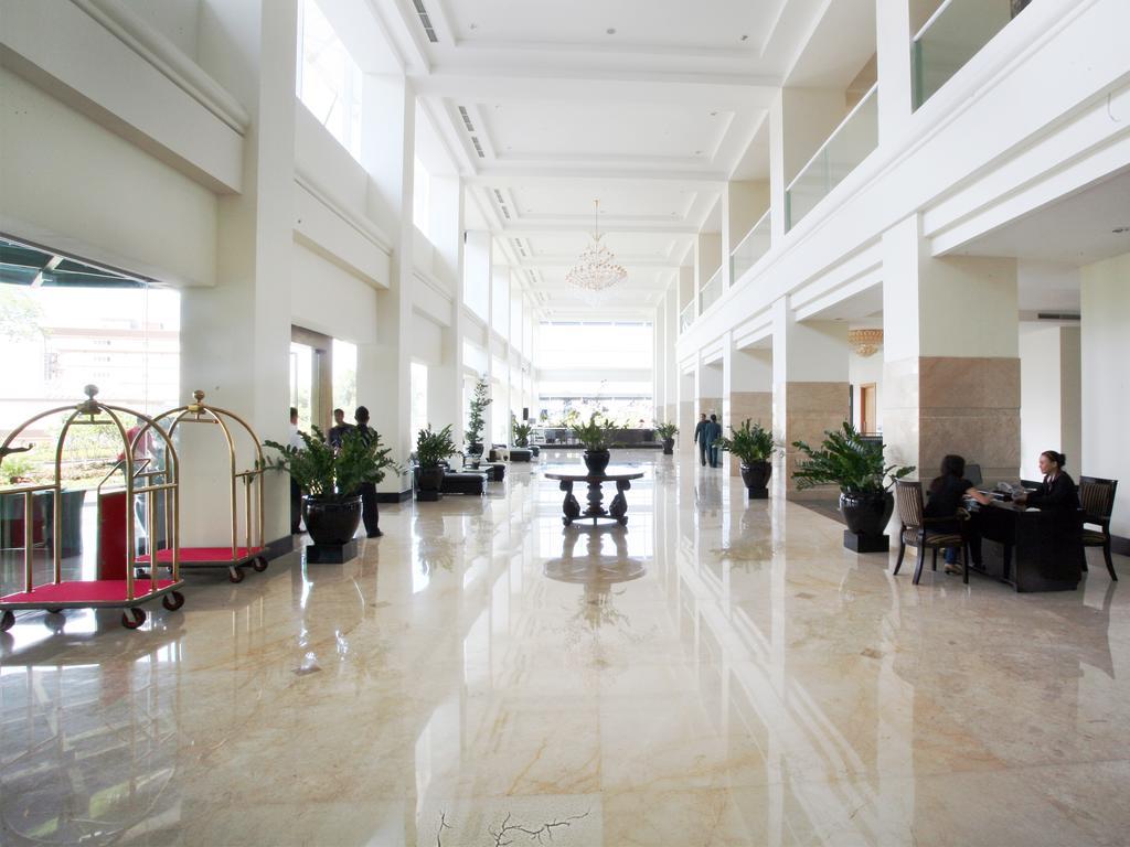 Sintesa Peninsula Hotel Manado Eksteriør billede