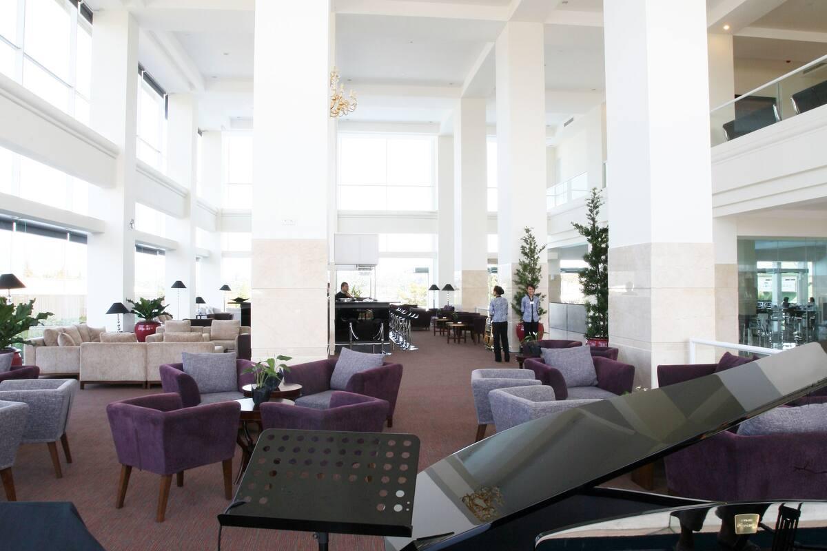 Sintesa Peninsula Hotel Manado Eksteriør billede