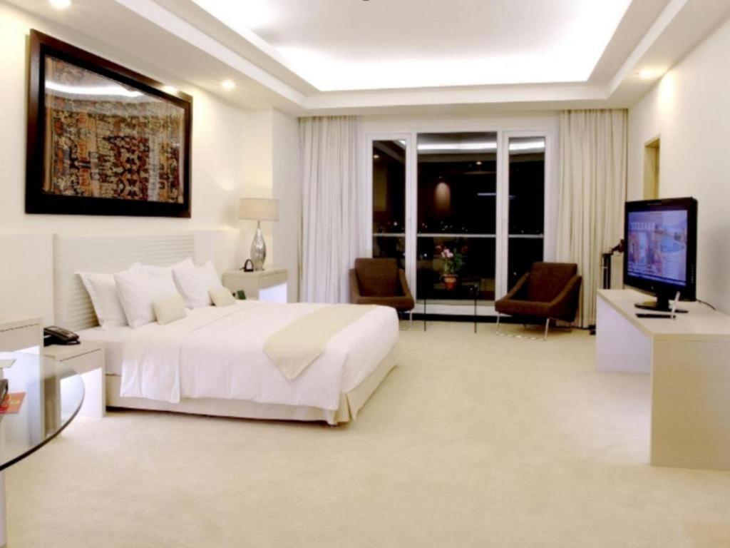 Sintesa Peninsula Hotel Manado Eksteriør billede