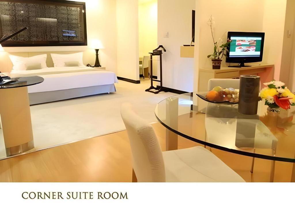 Sintesa Peninsula Hotel Manado Eksteriør billede