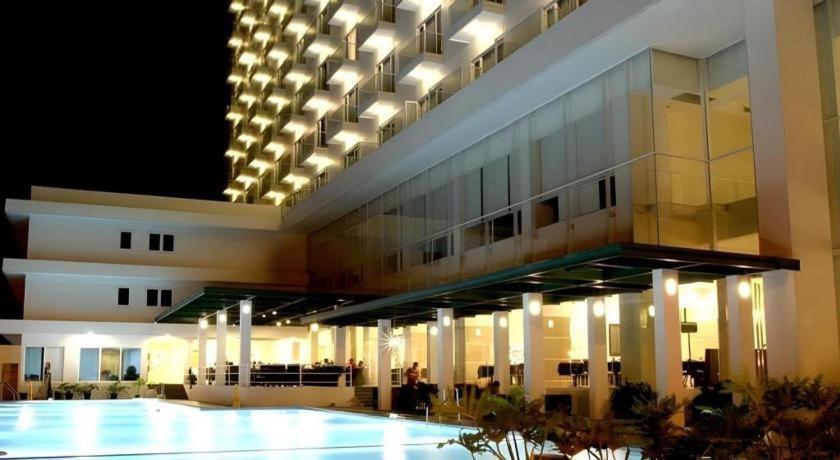 Sintesa Peninsula Hotel Manado Eksteriør billede