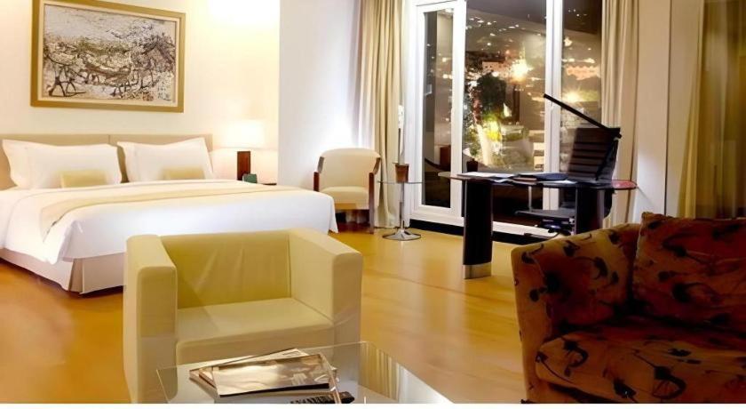 Sintesa Peninsula Hotel Manado Eksteriør billede
