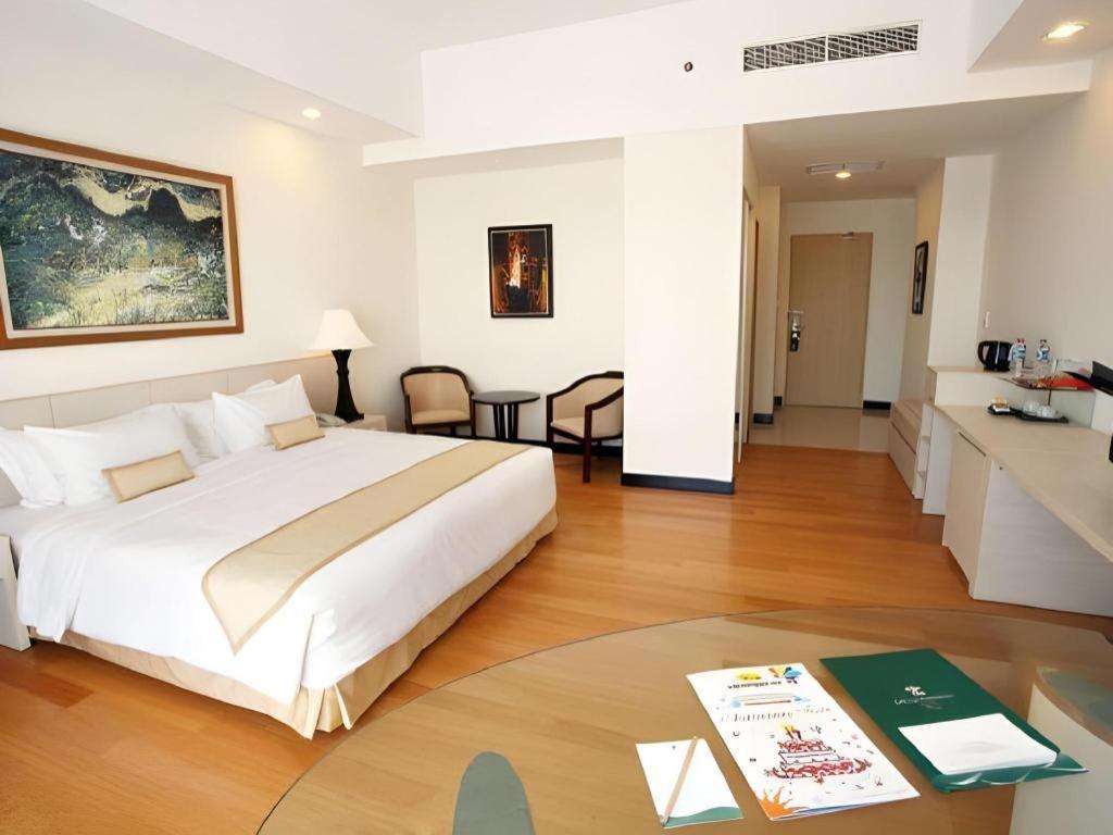 Sintesa Peninsula Hotel Manado Eksteriør billede