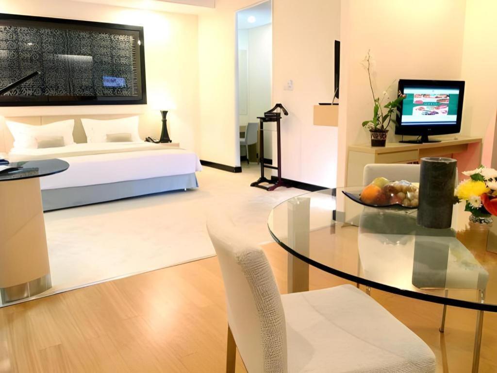 Sintesa Peninsula Hotel Manado Eksteriør billede