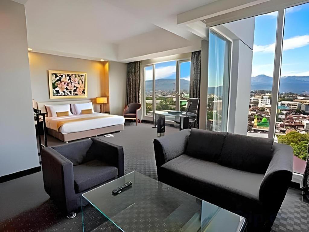 Sintesa Peninsula Hotel Manado Eksteriør billede