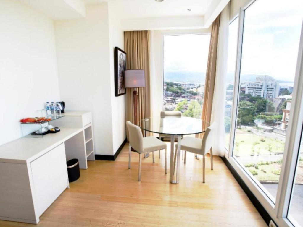 Sintesa Peninsula Hotel Manado Eksteriør billede