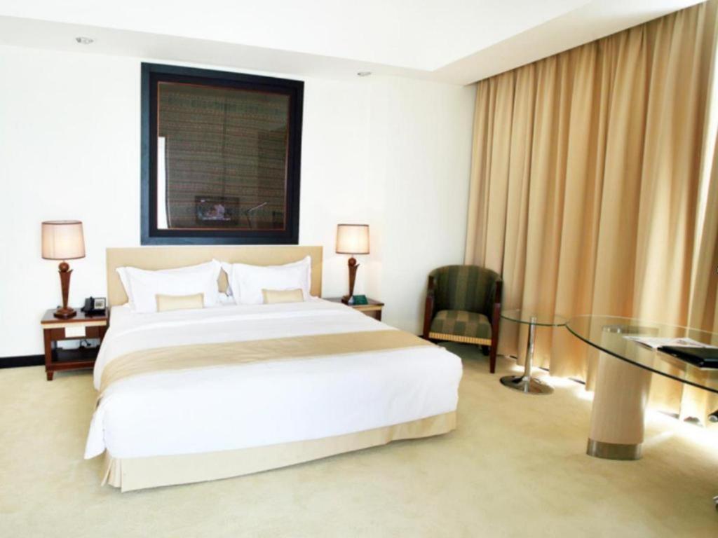 Sintesa Peninsula Hotel Manado Eksteriør billede
