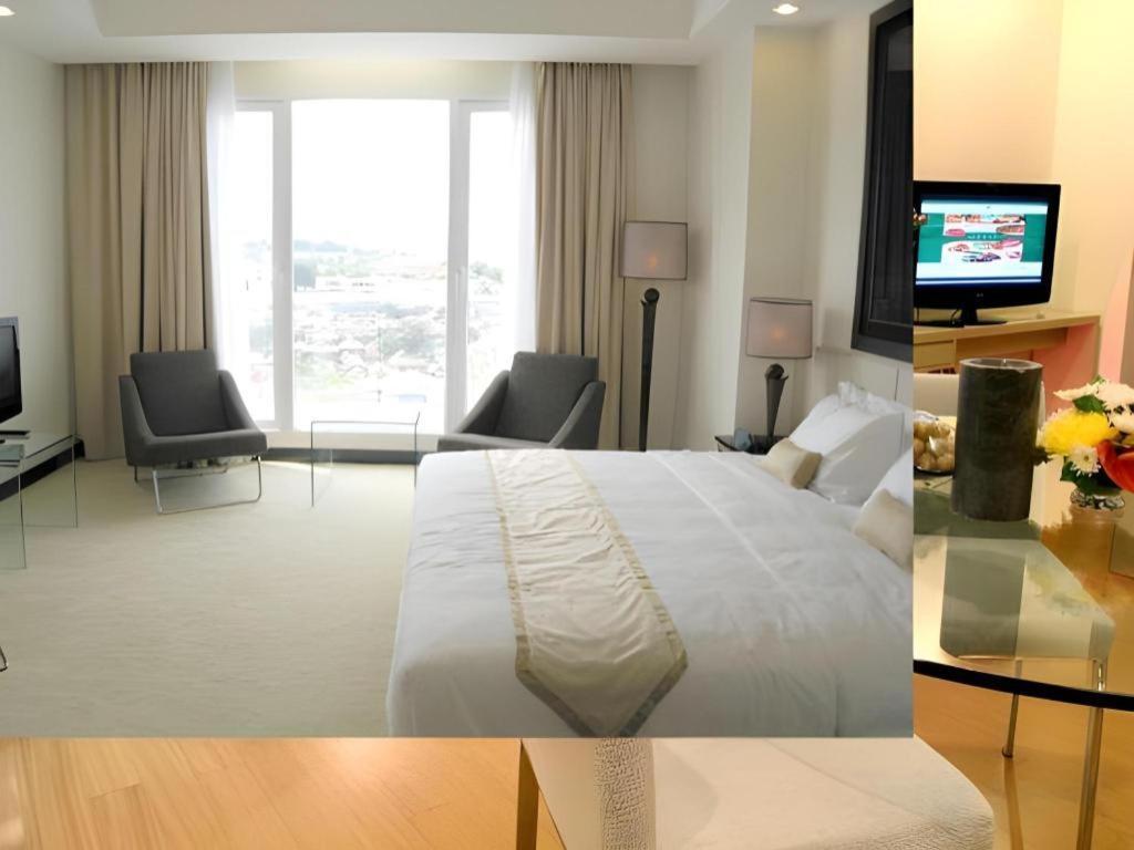 Sintesa Peninsula Hotel Manado Eksteriør billede