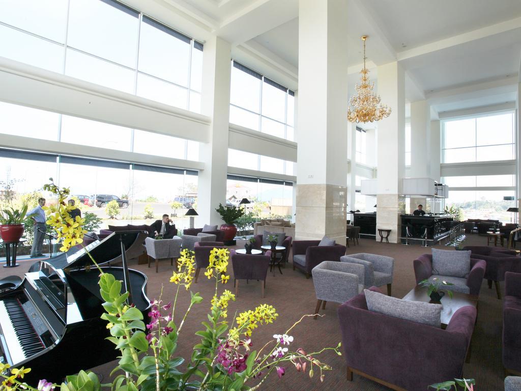 Sintesa Peninsula Hotel Manado Eksteriør billede